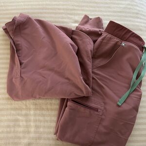 Figs mauve scrub set